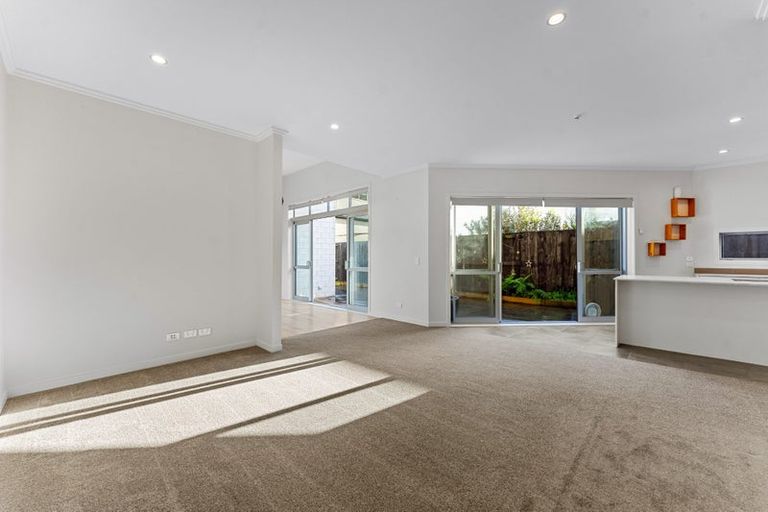 Photo of property in 33 Kanuka Road, Hobsonville, Auckland, 0616
