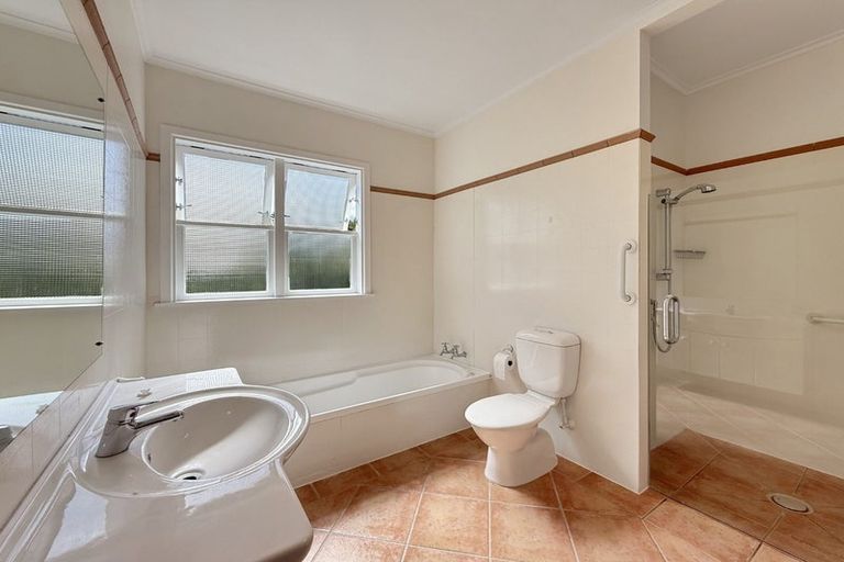 Photo of property in 42a Friend Street, Karori, Wellington, 6012