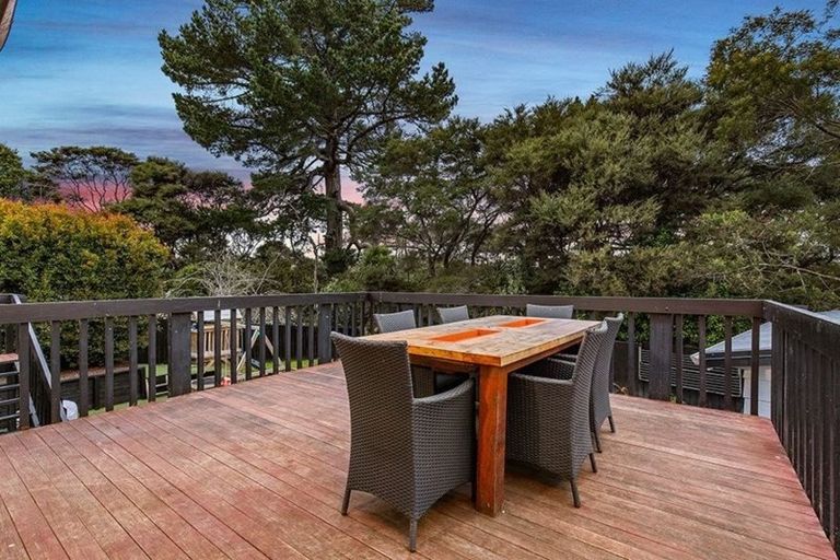 Photo of property in 9 West Harbour Drive, West Harbour, Auckland, 0618