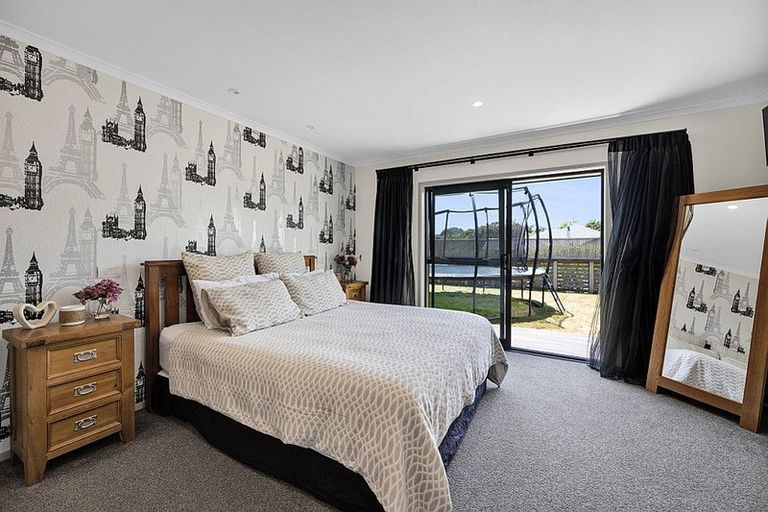Photo of property in 2 Pipitea Place, Whalers Gate, New Plymouth, 4310