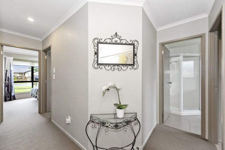 Photo of property in 6 Whitford Place, Rototuna North, Hamilton, 3210