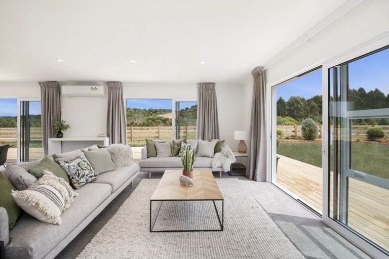 Photo of property in 13 Kahikatea Drive, Kinloch, Taupo, 3377