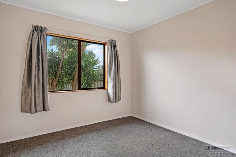 Photo of property in 1/32 Parakai Avenue, Parakai, 0830