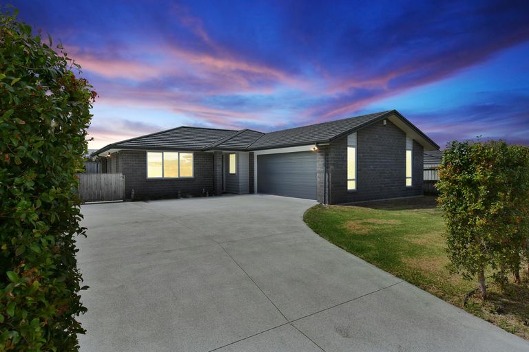 Photo of property in 106 Helenslee Road, Pokeno, 2472