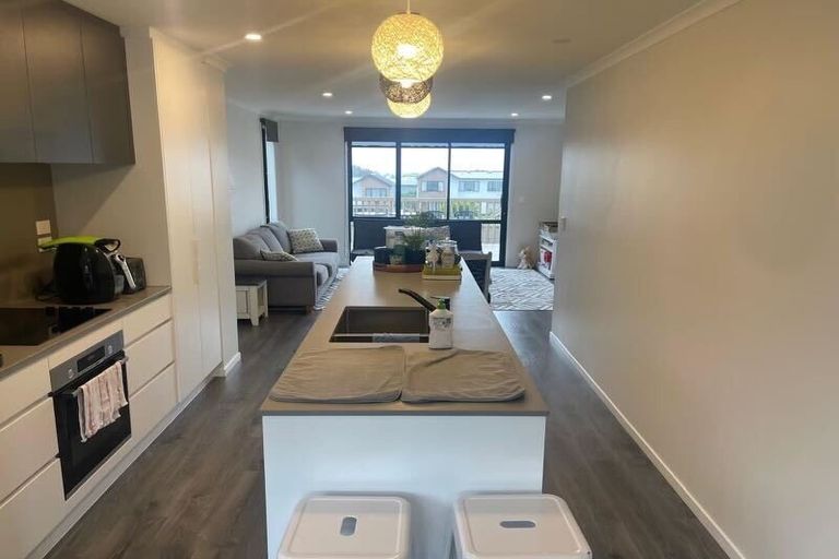 Photo of property in 17 Seafarer Crescent, Stanmore Bay, Whangaparaoa, 0932