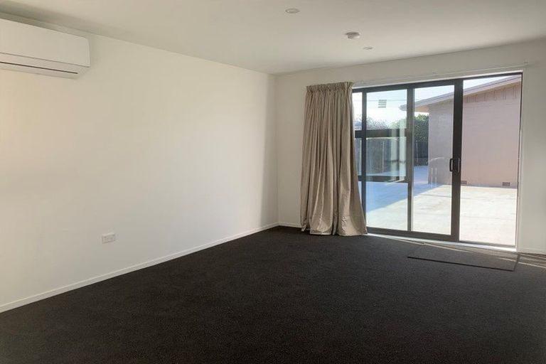 Photo of property in 33 Tuckers Road, Redwood, Christchurch, 8051