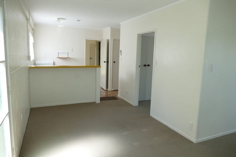 Photo of property in 5 Miltonia Avenue, Te Atatu South, Auckland, 0610