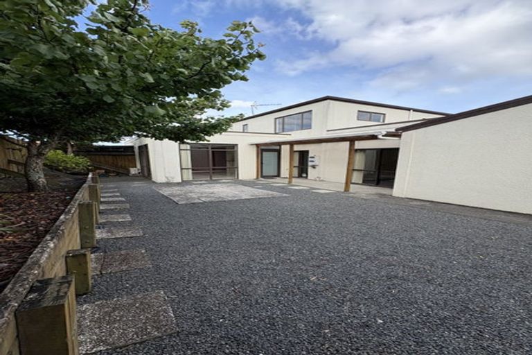 Photo of property in 2a Charlenne Close, Ranui, Auckland, 0612