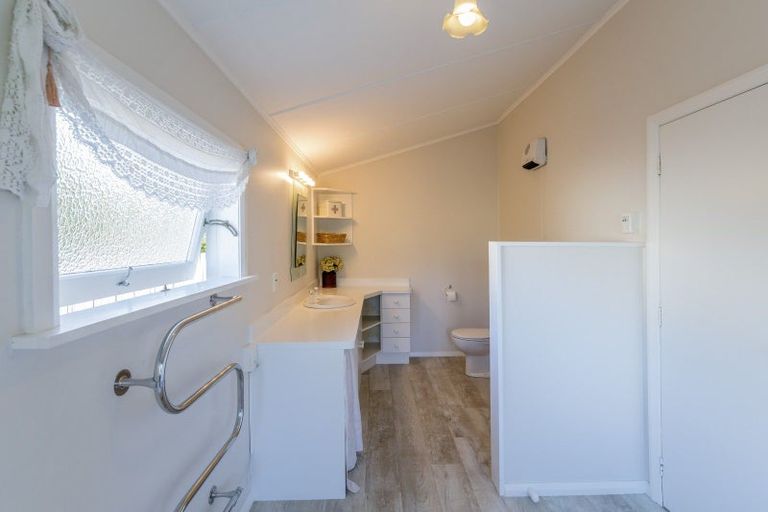 Photo of property in 83 Queenwood Road, Levin, 5510