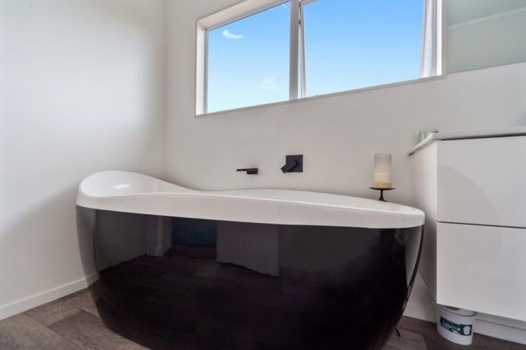 Photo of property in 37 Lachlan Drive, Dinsdale, Hamilton, 3204