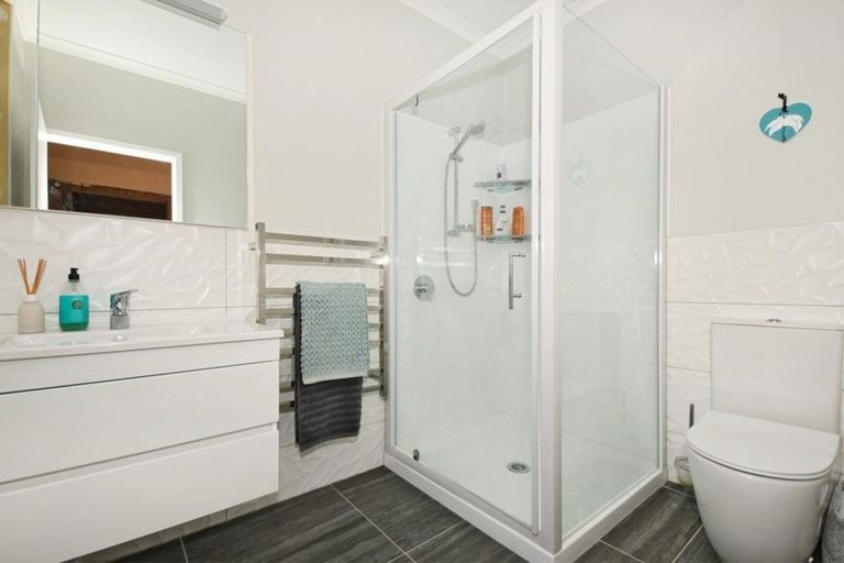 Photo of property in 429 Waikiekie Road North, Waiotira, 0193