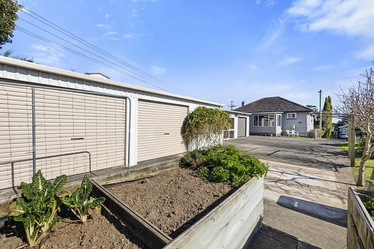 Photo of property in 95 Pioneer Road, Moturoa, New Plymouth, 4310