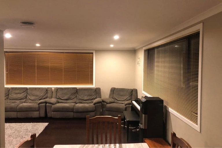 Photo of property in 10 Worcester Place, Cannons Creek, Porirua, 5024