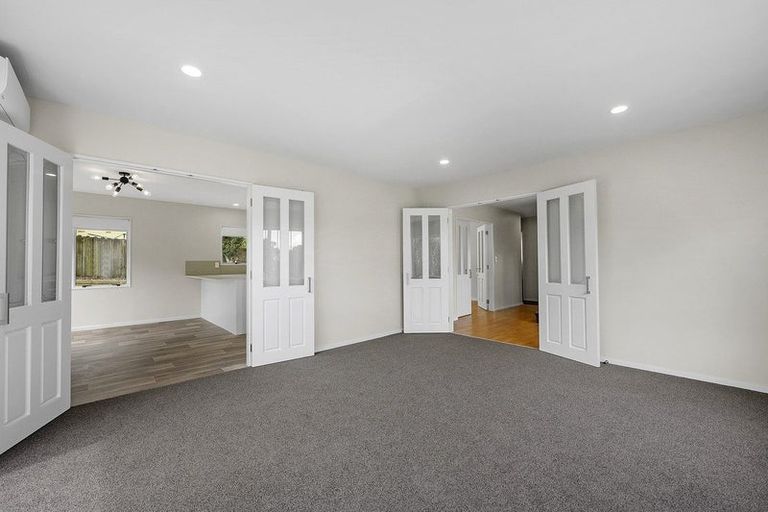 Photo of property in 27 Calypso Way, Unsworth Heights, Auckland, 0632
