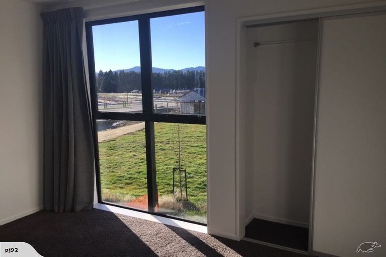 Photo of property in 6 Matakanui Lane, Wanaka, 9305