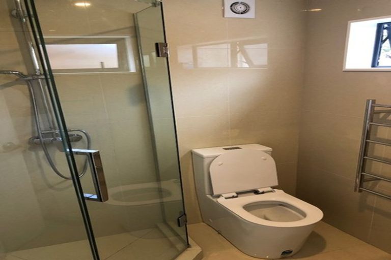 Photo of property in 10c Woodall Place, Totara Vale, Auckland, 0627