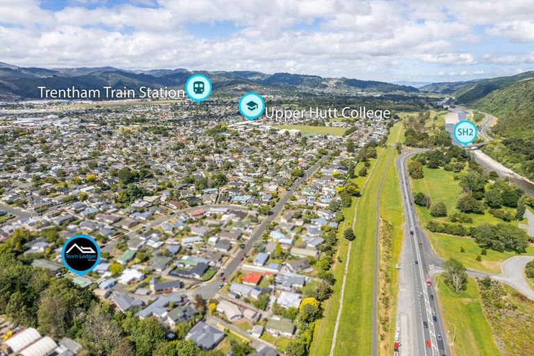 Photo of property in 2/22 Burns Grove, Trentham, Upper Hutt, 5018