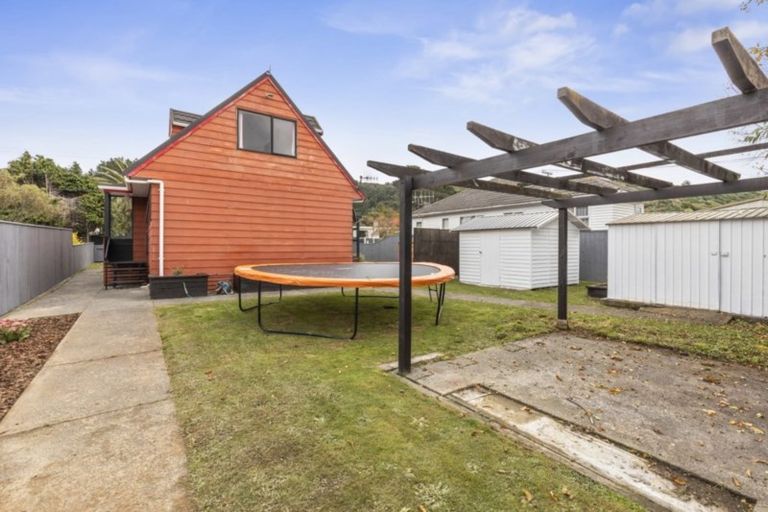 Photo of property in 37a Bledisloe Crescent, Wainuiomata, Lower Hutt, 5014