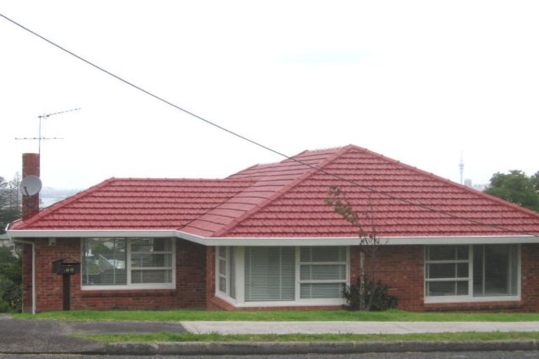 Photo of property in 100 Ocean View Road, Northcote, Auckland, 0627