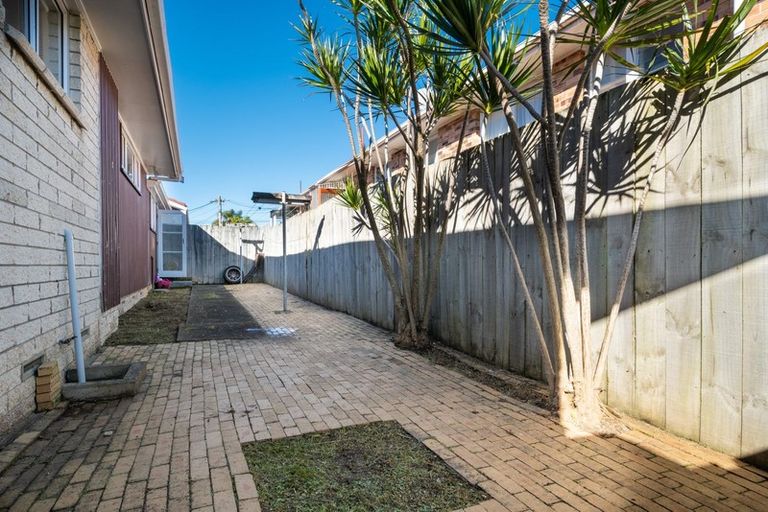 Photo of property in 2/131 Titirangi Road, New Lynn, Auckland, 0600