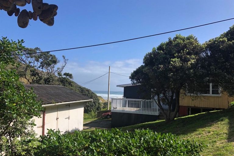Photo of property in 53 Sea View Road, Baylys Beach, Dargaville, 0377