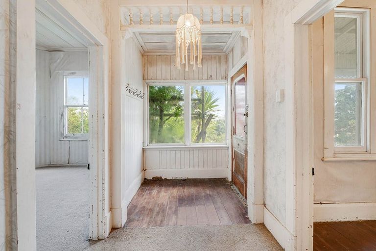 Photo of property in 5 Porter Crescent, Helensville, 0800