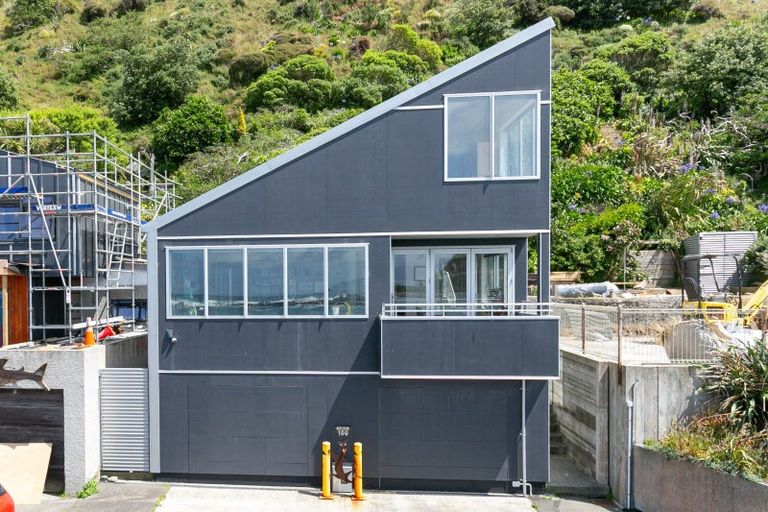 Photo of property in 100 Owhiro Bay Parade, Owhiro Bay, Wellington, 6023