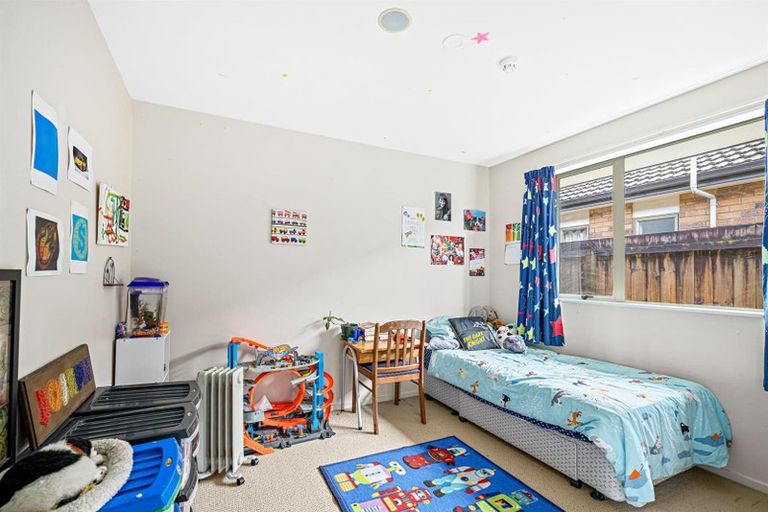 Photo of property in 2 Aitkenhead Court, Parakai, 0830