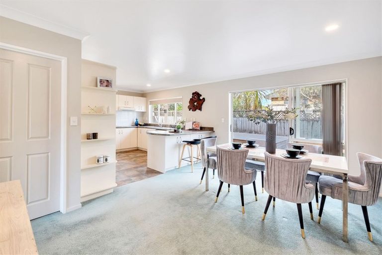 Photo of property in 2 San Marino Drive, Henderson, Auckland, 0612