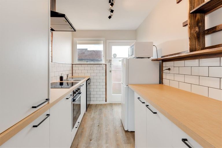 Photo of property in 2/12 North Avon Road, Richmond, Christchurch, 8013