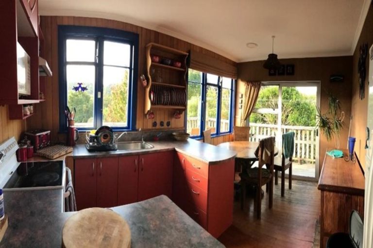 Photo of property in 92 Milton Terrace, Picton, 7220