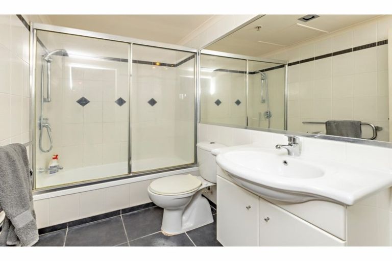 Photo of property in The Rennaissance, 1g/18 Ronwood Avenue, Manukau, Auckland, 2104