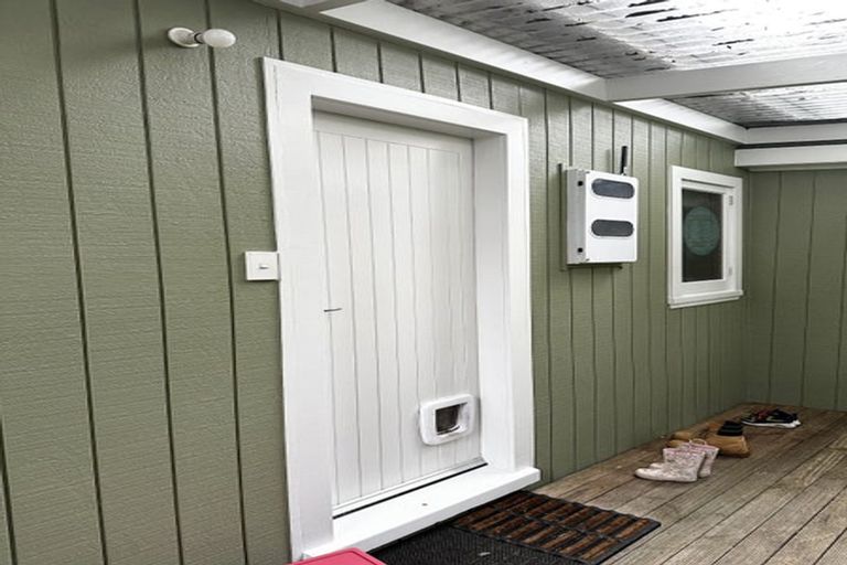 Photo of property in 802 West Coast Road, Oratia, Auckland, 0604