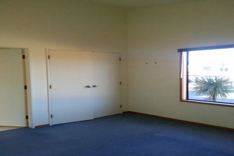 Photo of property in 22 Marina View, Paremata, Porirua, 5026