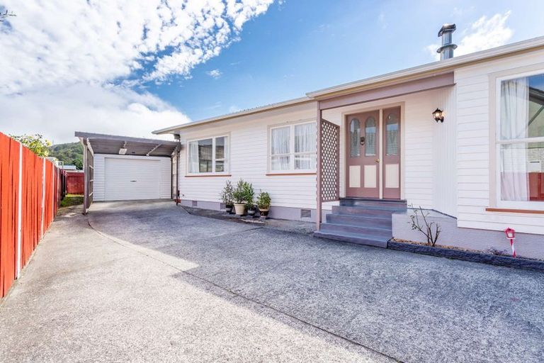 Photo of property in 51 Parkway, Wainuiomata, Lower Hutt, 5014