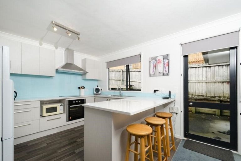 Photo of property in 21 View Ridge Drive, Ranui, Auckland, 0612