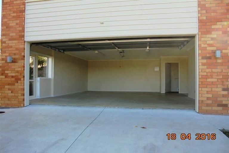 Photo of property in 17 Bob Craig Place, Pukekohe, 2120