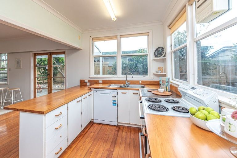 Photo of property in 11 Saint Leonard Street, Saint Johns Hill, Whanganui, 4501