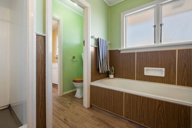 Photo of property in 11 Daniels Road, Redwood, Christchurch, 8051