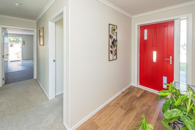 Photo of property in 37 Golf Vue Place, Castlecliff, Whanganui, 4501