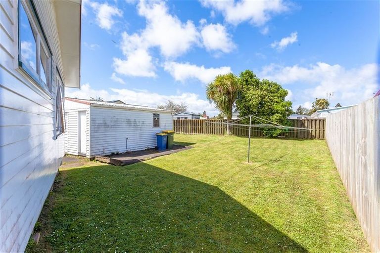 Photo of property in 21 Normandy Place, Henderson, Auckland, 0610