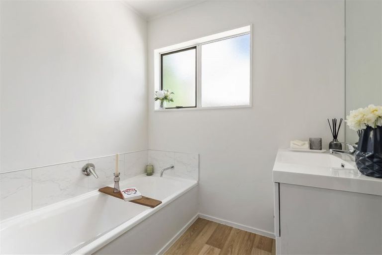 Photo of property in 1/48a Verbena Road, Birkdale, Auckland, 0626