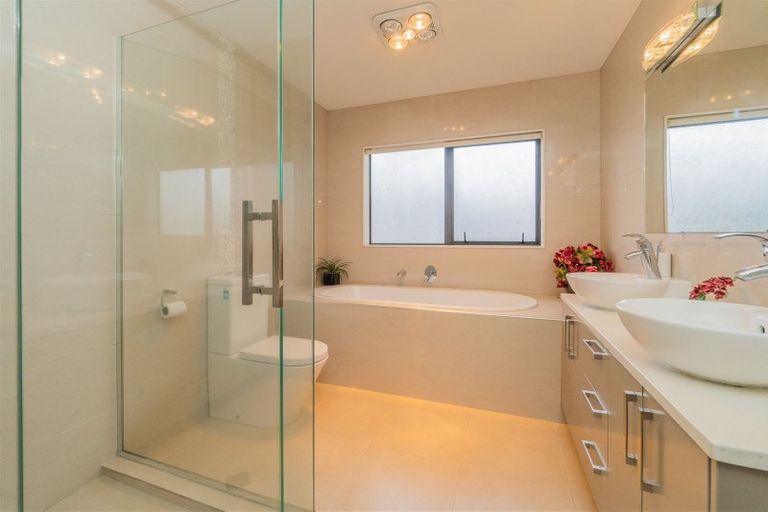 Photo of property in 5 Bangla Place, Massey, Auckland, 0614