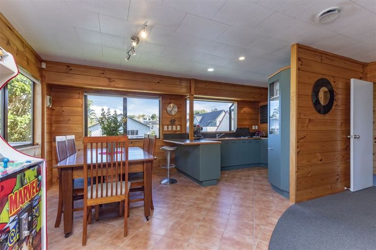 Photo of property in 11 Marlin Street, West Harbour, Auckland, 0618