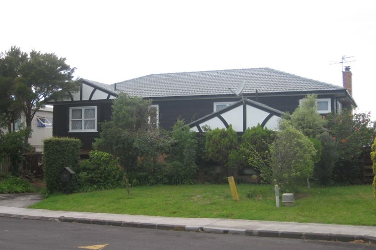 Photo of property in 42 Mcbreen Avenue, Northcote, Auckland, 0627