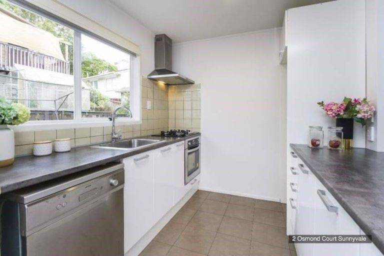 Photo of property in 2 Osmond Court, Sunnyvale, Auckland, 0612