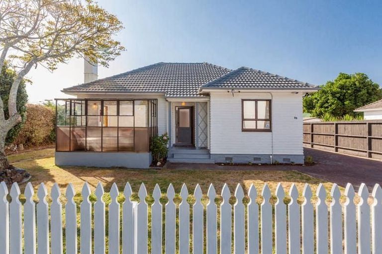 Photo of property in 22 Kiwitea Street, Sandringham, Auckland, 1041