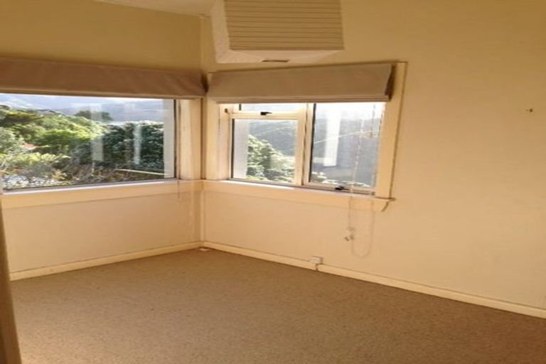 Photo of property in 140 The Ridgeway, Mornington, Wellington, 6021