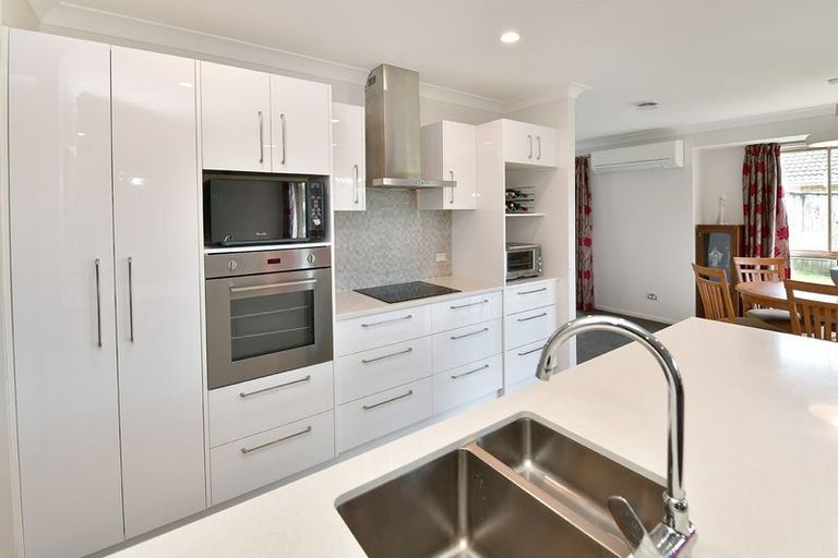 Photo of property in 31 Cabeleigh Drive, Helensville, 0800