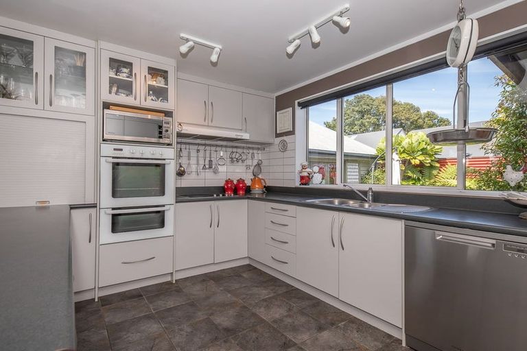 Photo of property in 22 Queen Street, Westport, 7825